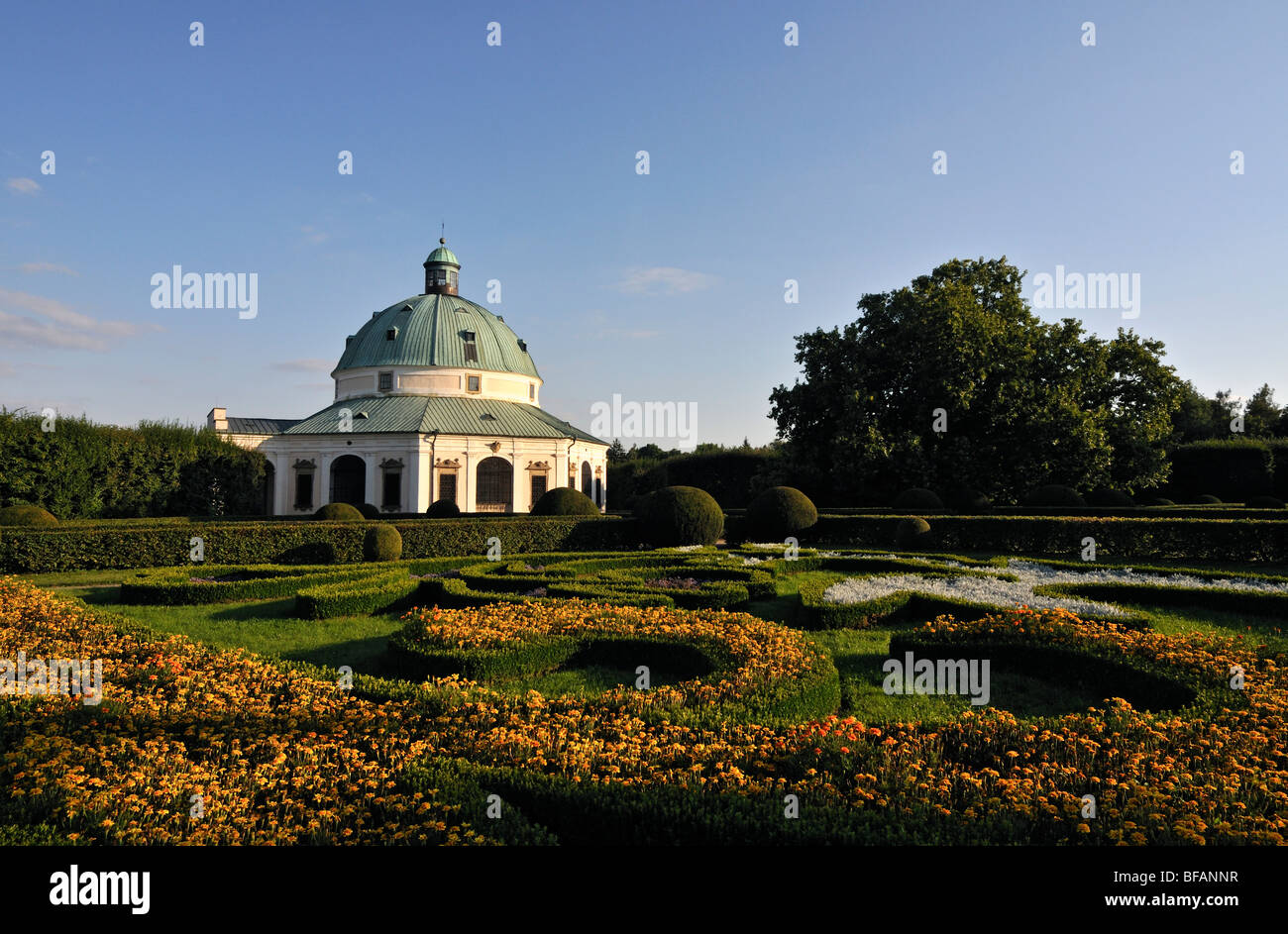 Early-Baroque (Jardin de fleurs, jardin d'agrément ou zahrada Kvetna Libosad) avec rotonde octogonale à Kromeriz, République Tchèque Banque D'Images