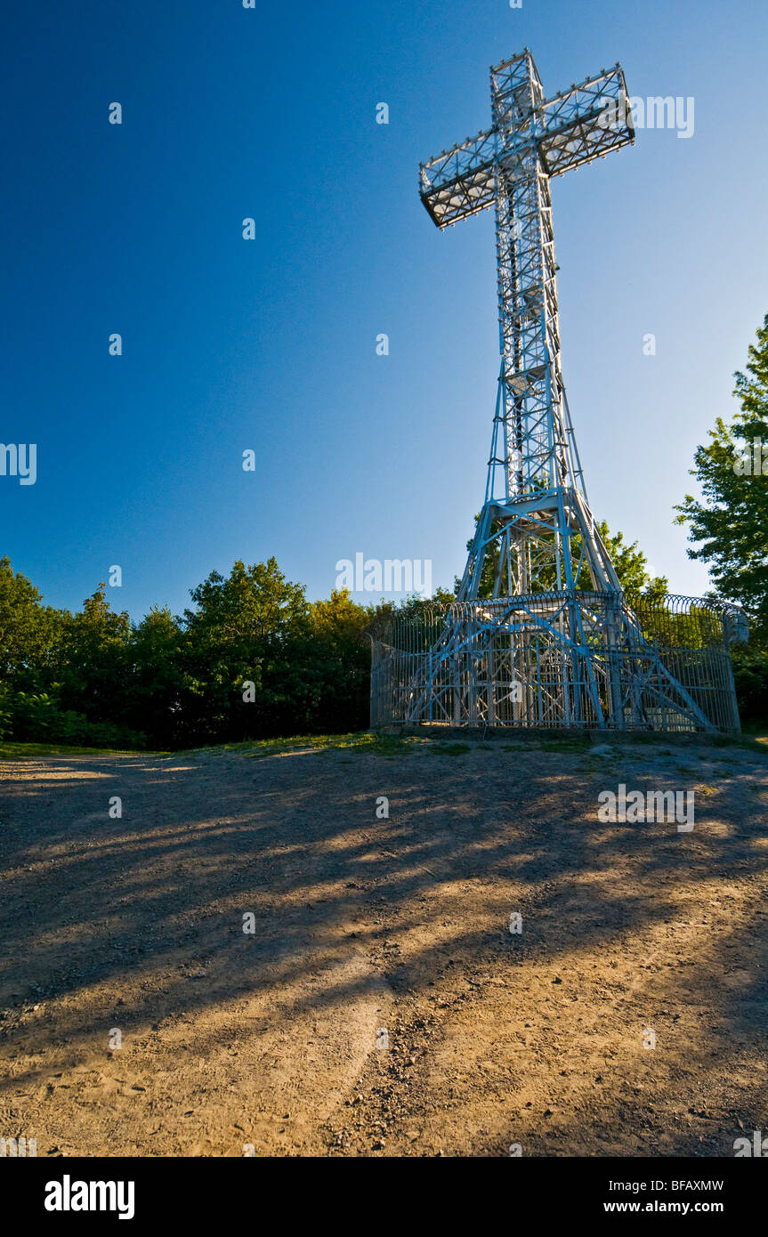 Le célèbre Mont Royal croix au sommet du parc du Mont-Royal à Montréal Banque D'Images