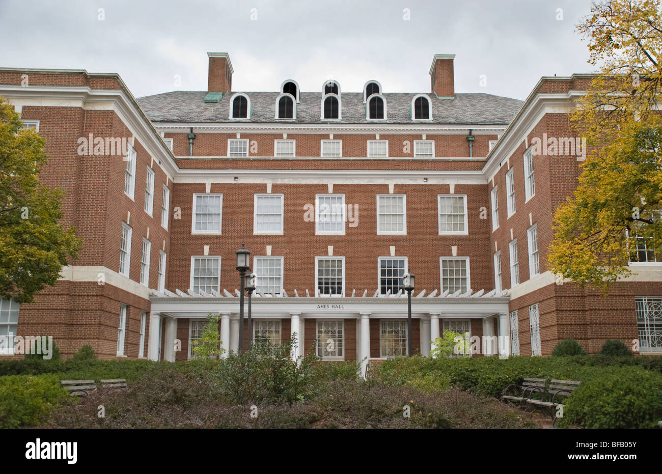 A la fin de l'automne journée sur le campus de l'Université Johns Hopkins. Banque D'Images