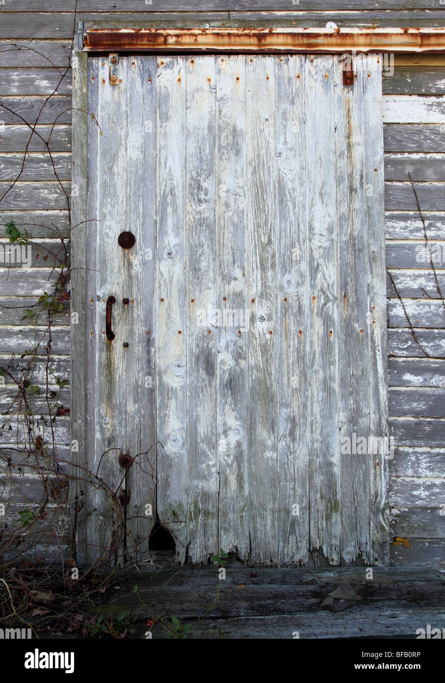 Vieille porte de grange coulissante en bois Banque D'Images