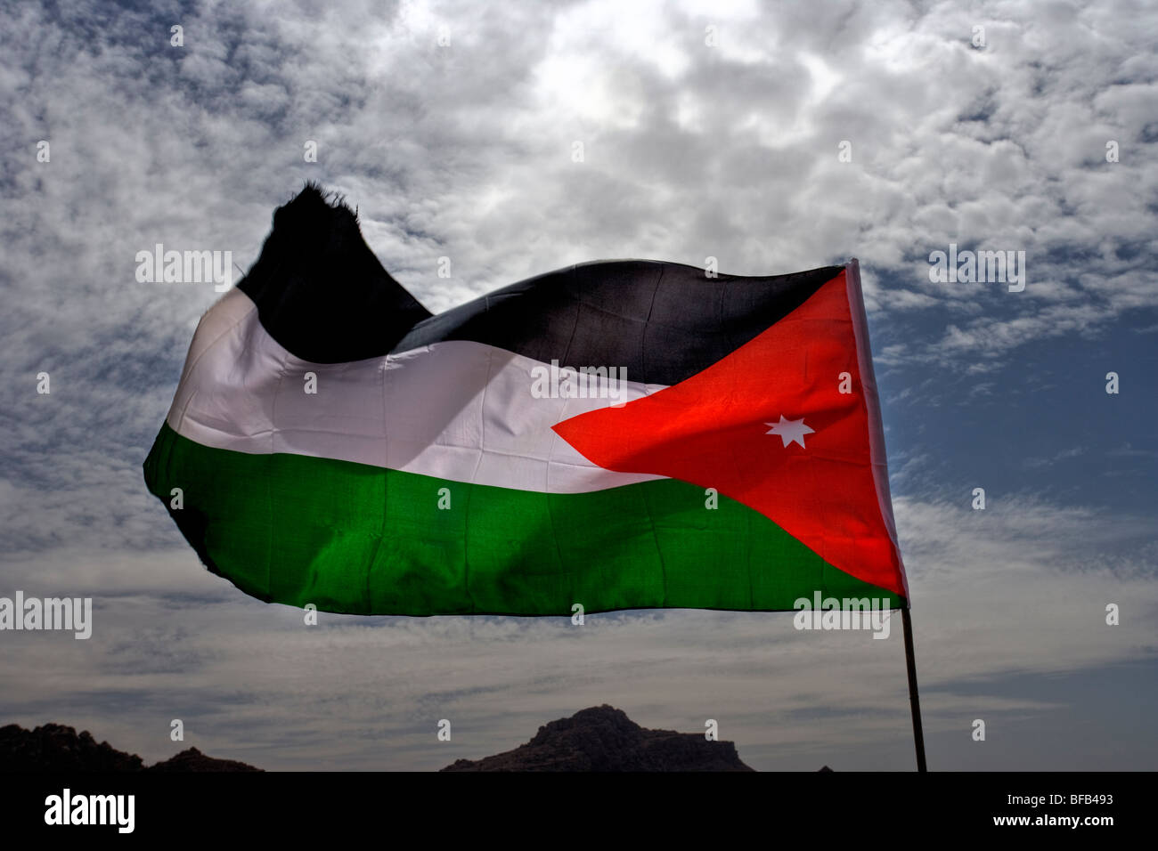 Le drapeau national du royaume hachémite de Jordanie, Petra, Jordanie Banque D'Images