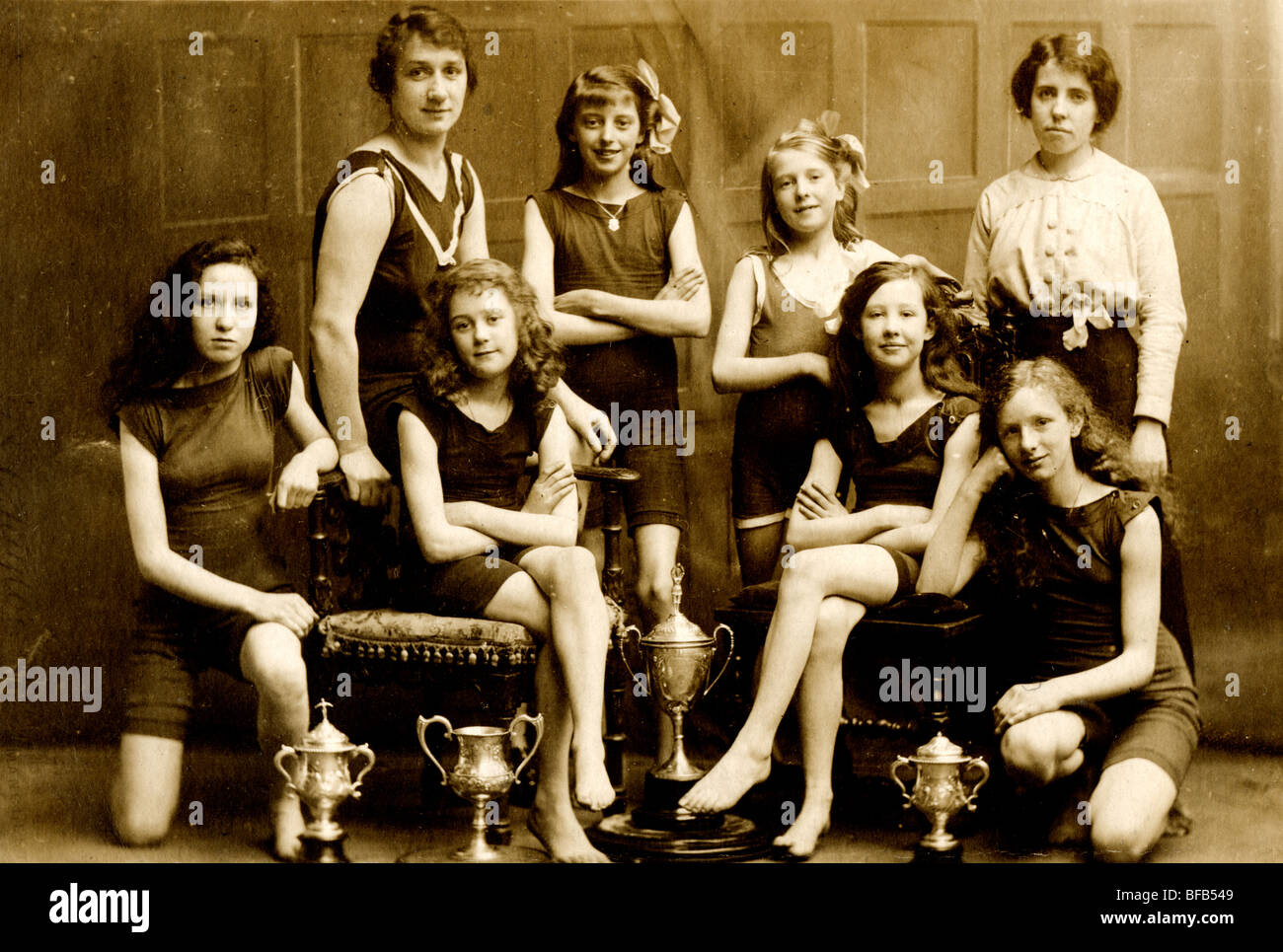 La pratique de l'équipe de basket-ball filles Scrimmage Banque D'Images