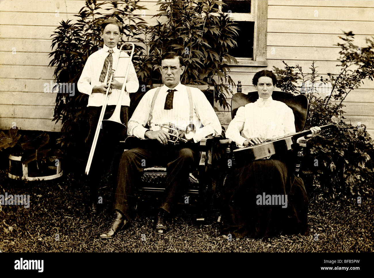 Trio de famille sombre Banque D'Images