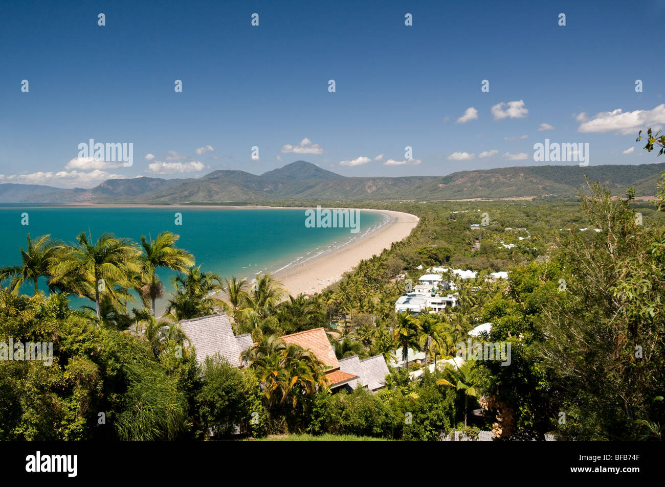 Appartement de vacances, vacances, loin, au Nord, Queensland, Australie, Port Douglas, tropical, l'été, paume arbre arbres, ciel clair, plage, Lookout Banque D'Images