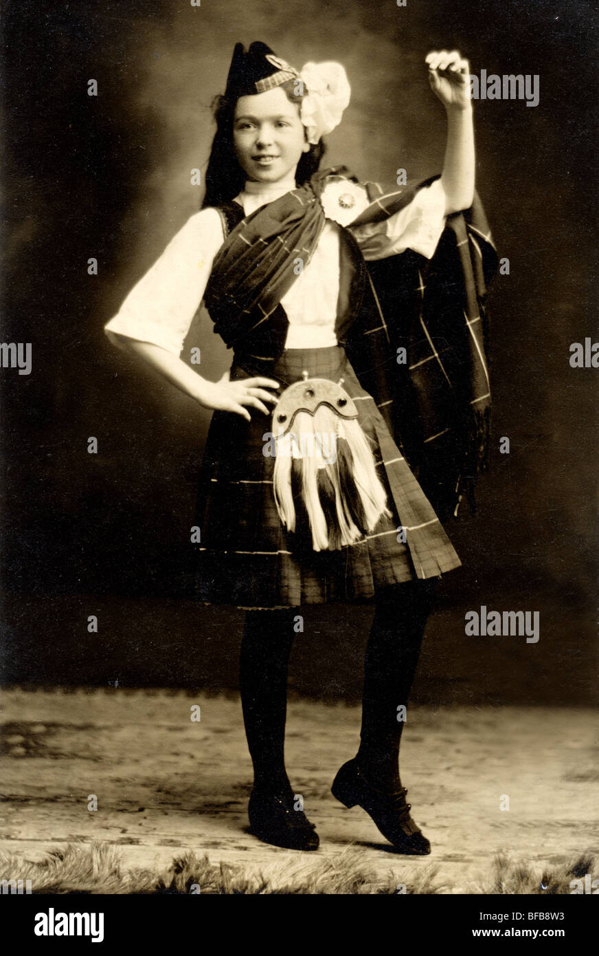 Petite fille en costume Kilt écossais Banque D'Images