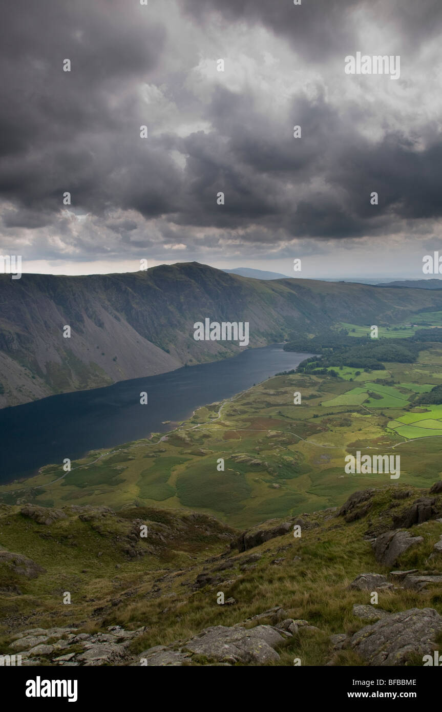 Whin Rigg vu à travers l'eau d'as été longtemps Crag Banque D'Images