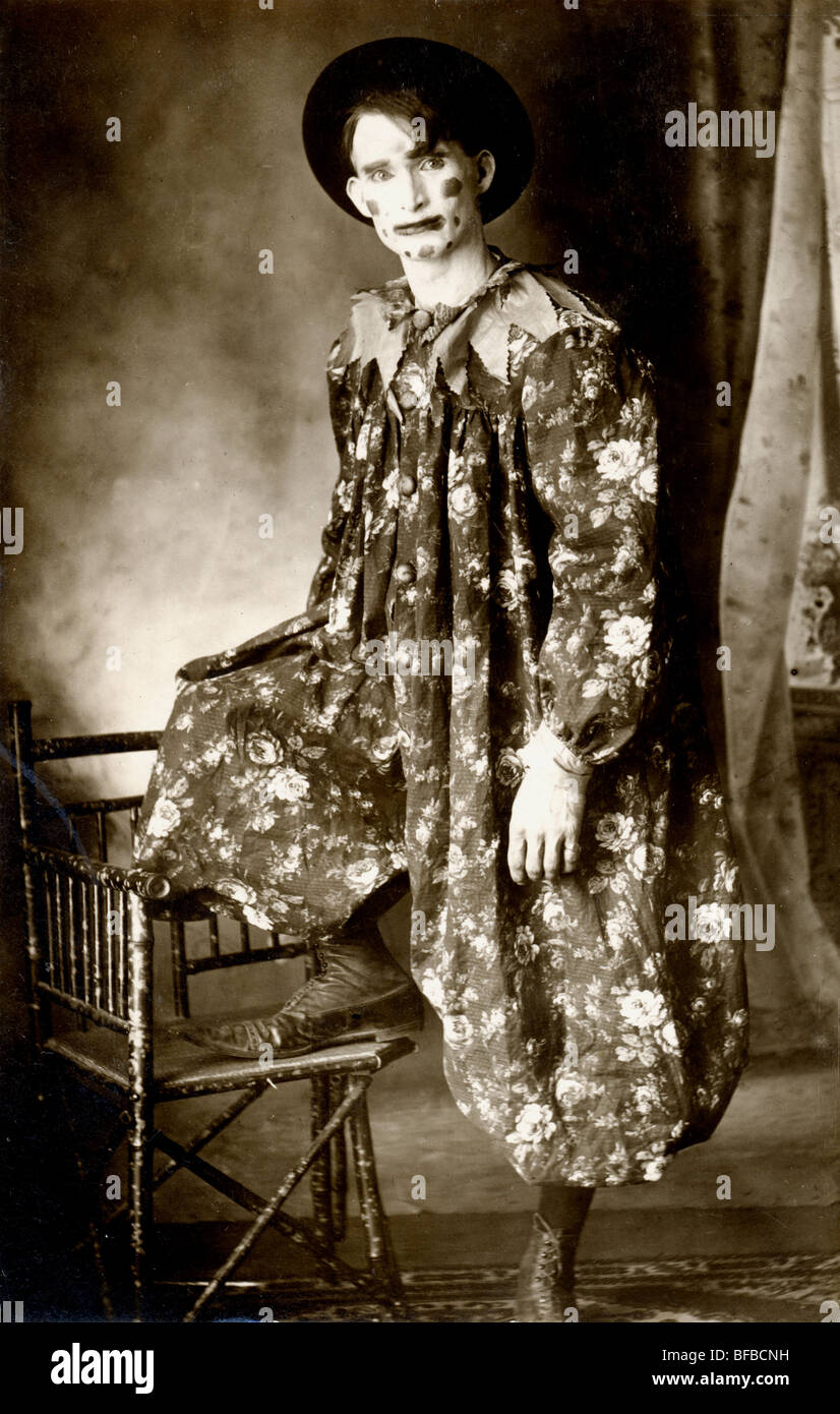 Costume Clown portant imprimé floral. Banque D'Images