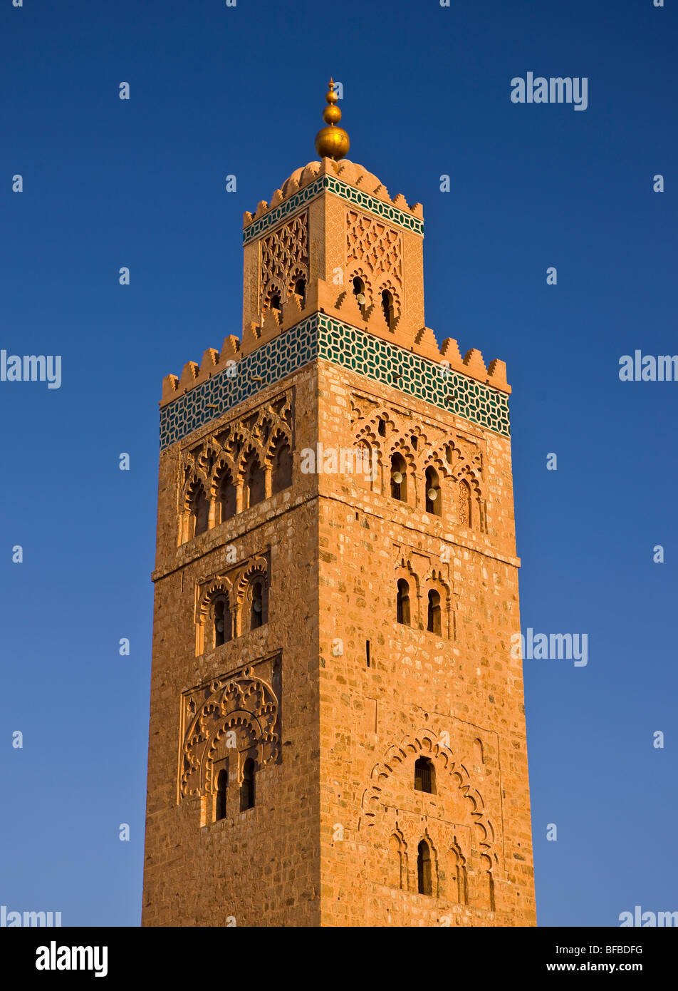 Marrakech, Maroc - Mosquée de la Koutoubia, et son minaret mauresque, construit au 12ème siècle. Banque D'Images