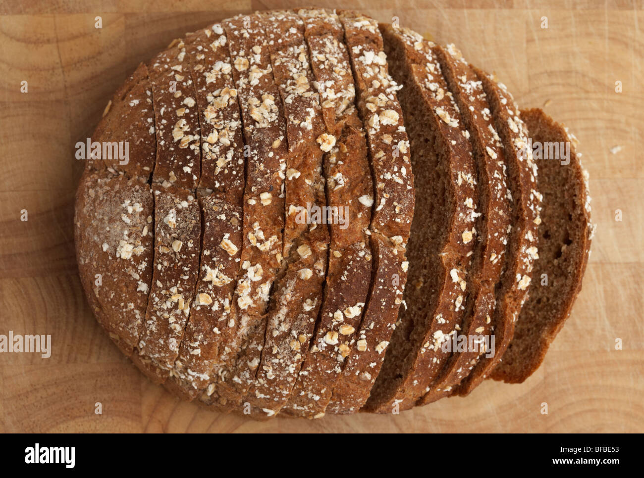 Brown soda bread irlandais wheaten masse fabriqués et pré tranchage Banque D'Images