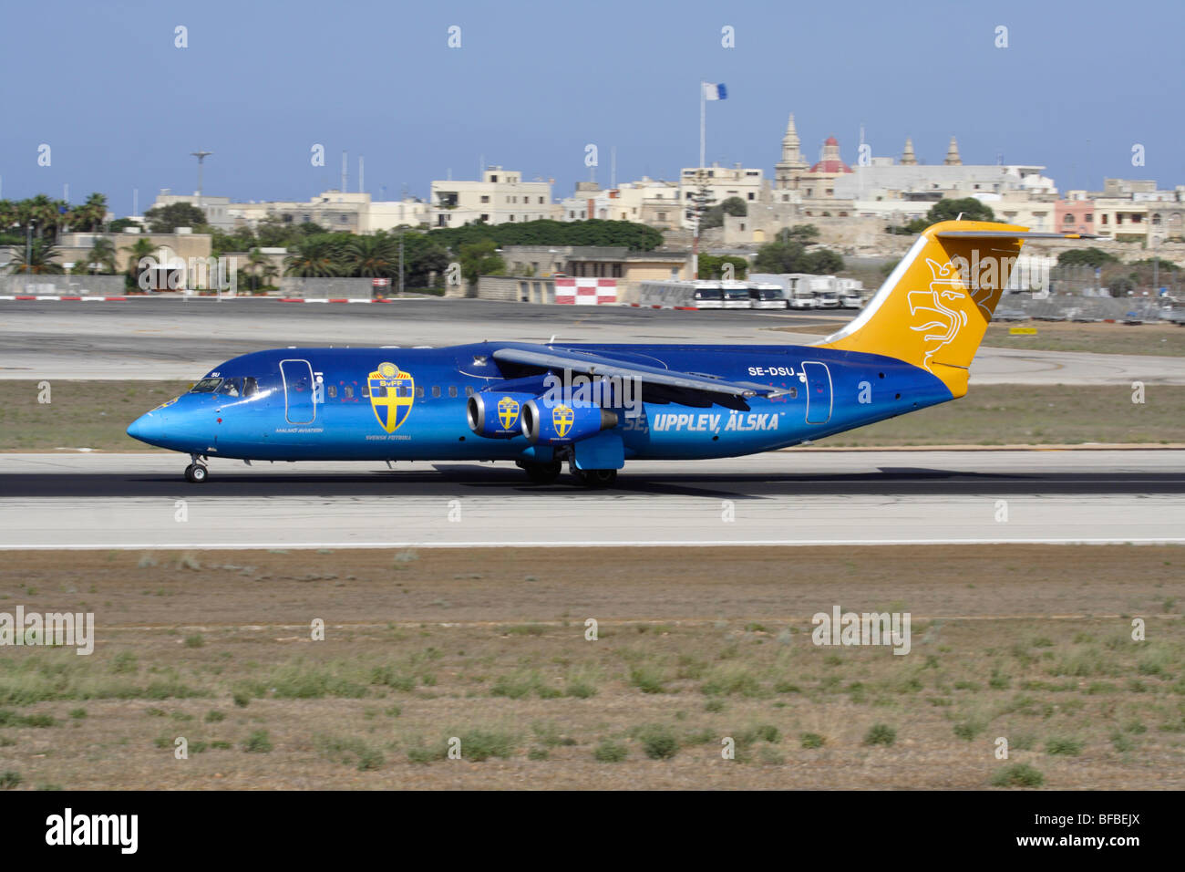 Malmo Aviation Avro RJ100 dans des couleurs spéciales au départ de Malte Banque D'Images