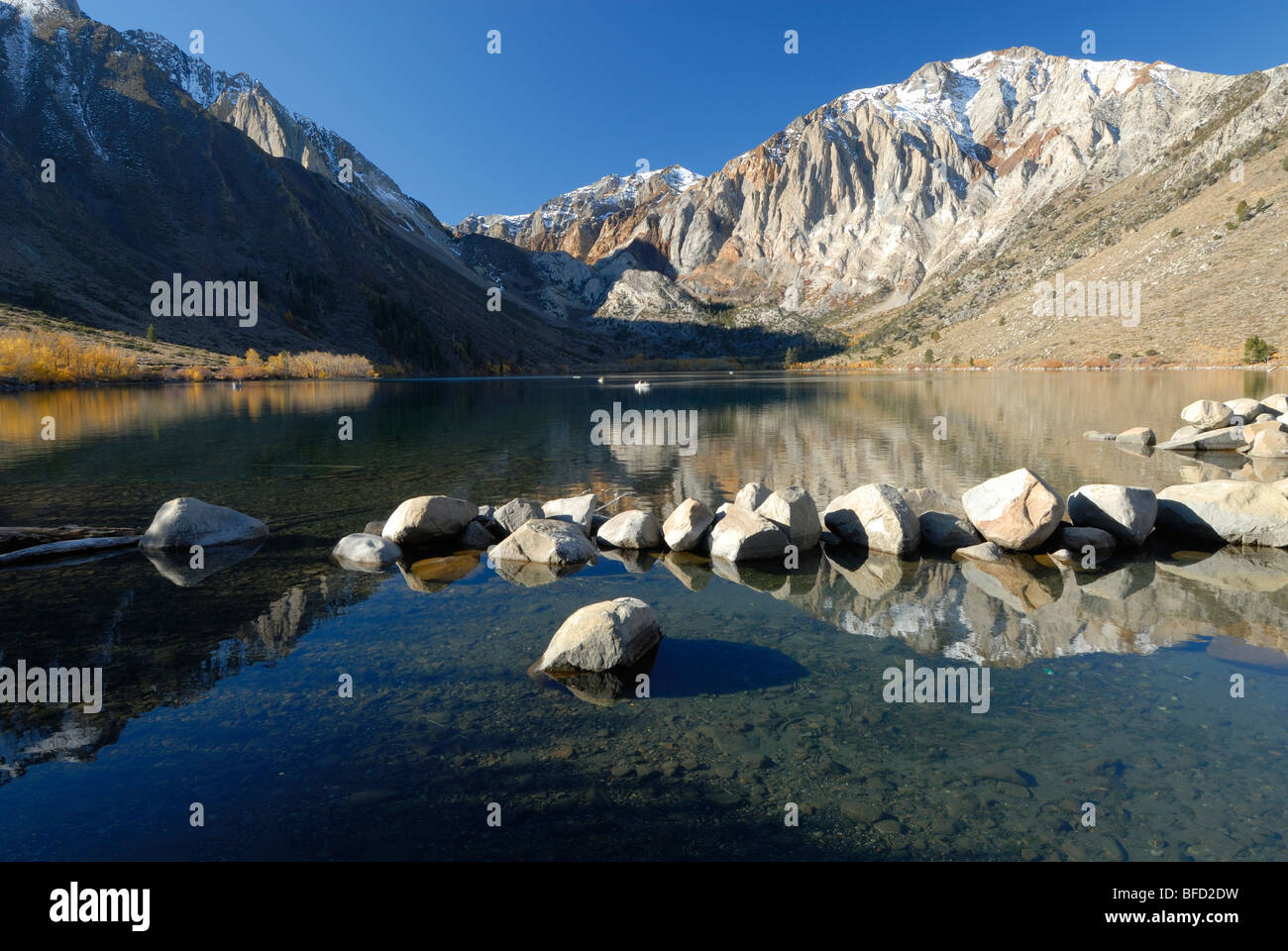 Voir l'automne de Convict Lake, dans l'est de la Sierra Nevada (Californie, USA) Banque D'Images