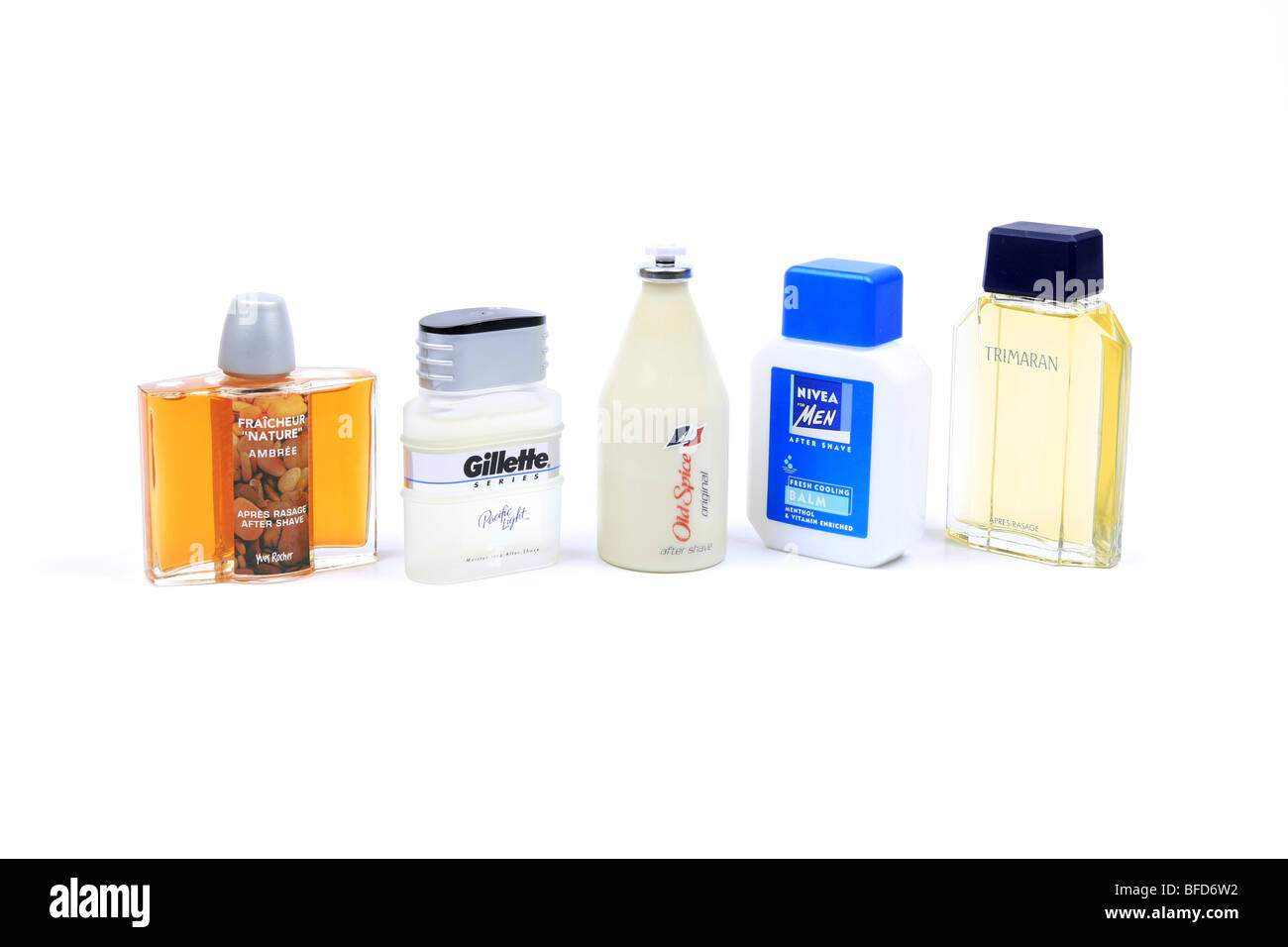 Sélection de l'après-rasage pour hommes produits disponibles à acheter  n'importe où sur un fond blanc Photo Stock - Alamy