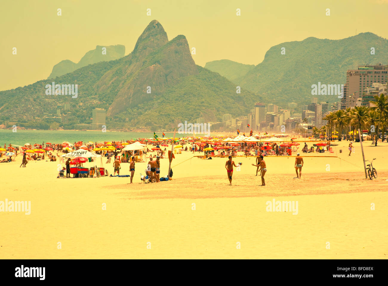 La plage de Ipanema beach-volley Banque D'Images