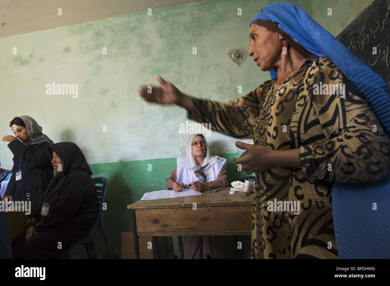 Les femmes afghanes au vote à l'élection présidentielle de 2009 et législatives de Mazar-i Sharif, Afghanistan Banque D'Images