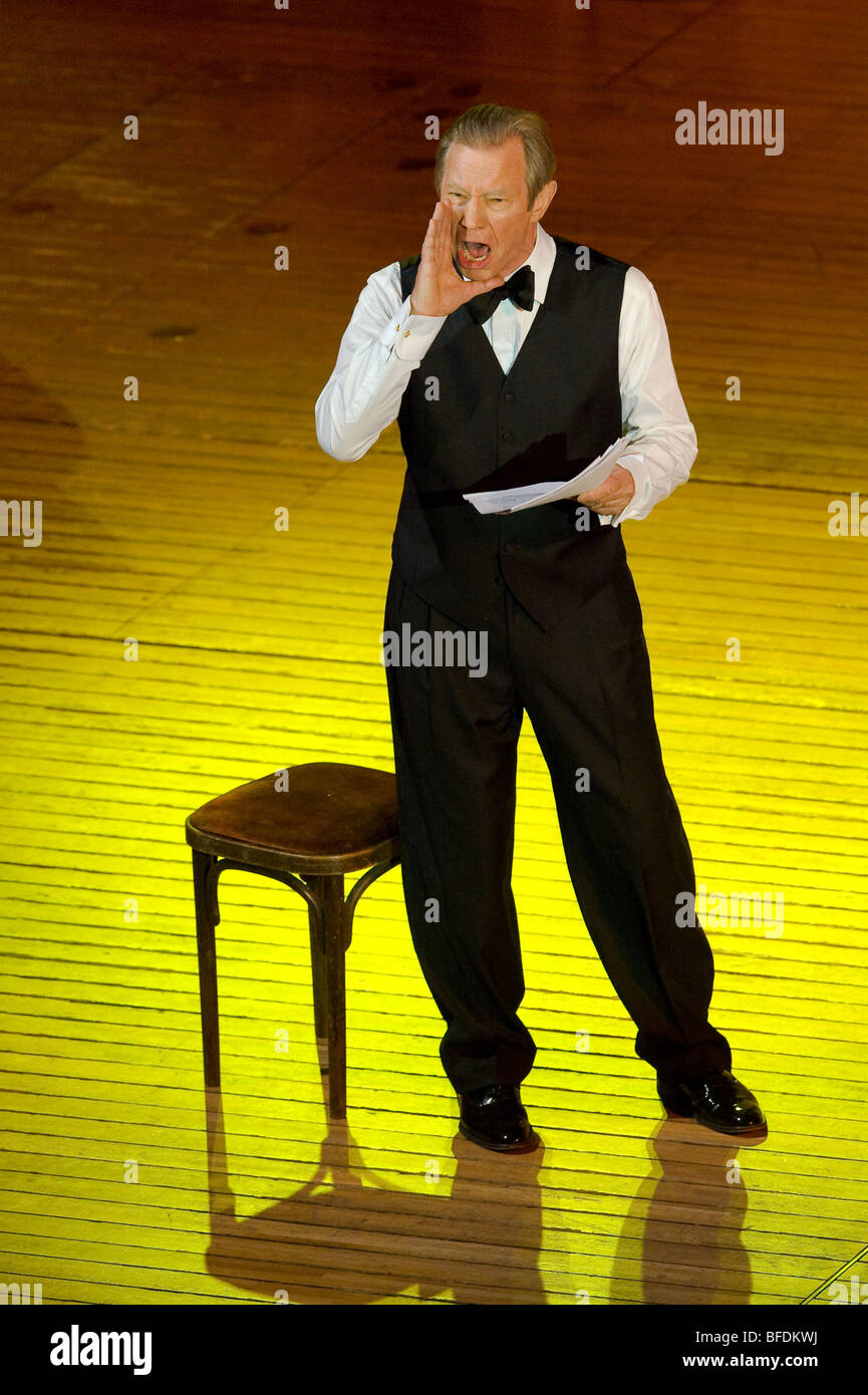 Michael York comme un récitant dans le mélodrame Enoch Arden, les cordes de l'automne Festival International de Musique Banque D'Images