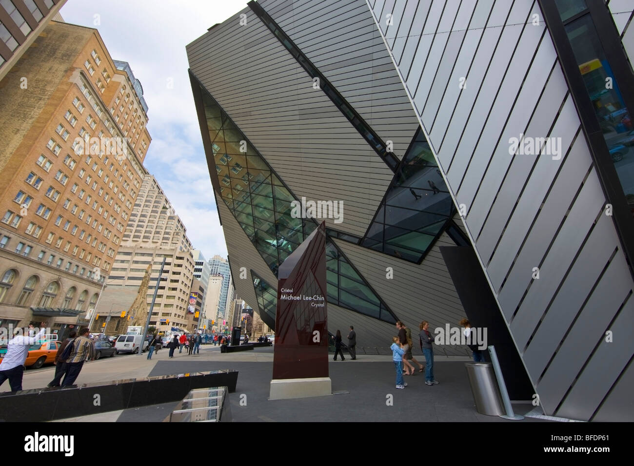 Le Cristal Michael Lee-Chin l'entrée du Musée royal de l'Ontario dans la ville de Toronto, Ontario, Canada Banque D'Images