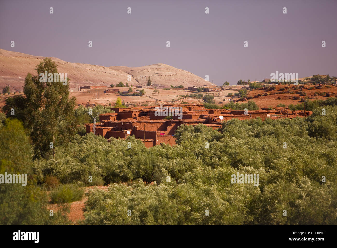 Maroc - Village de montagnes de l'Atlas à l'est de Marrakech. Banque D'Images