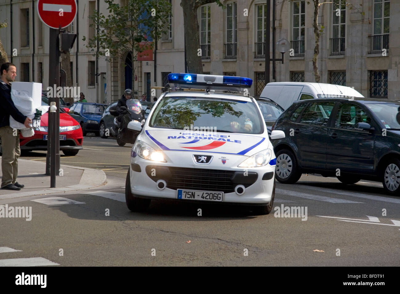 Voiture de police nationale française à Paris, France. Banque D'Images