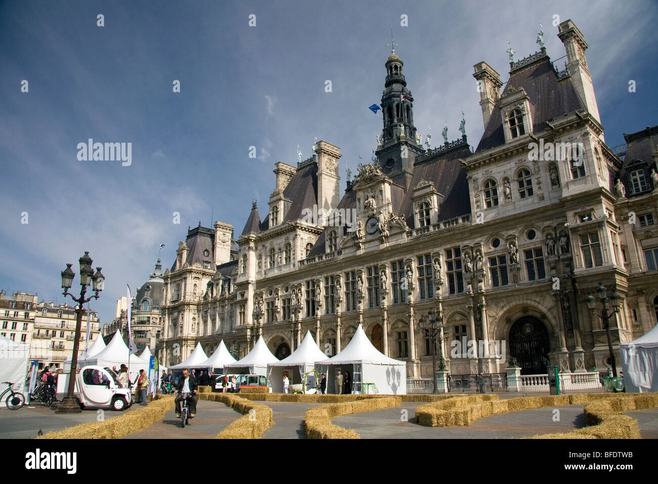 Concept car électrique exposition publique en face de l'Hôtel de Ville de Paris, France. Banque D'Images