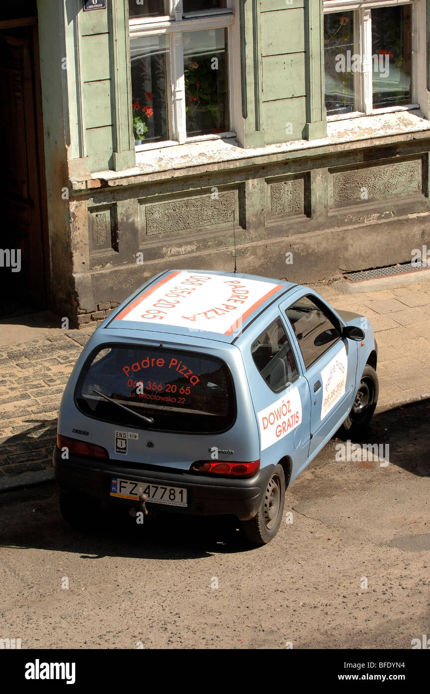 Livraison de pizza en Pologne. Banque D'Images