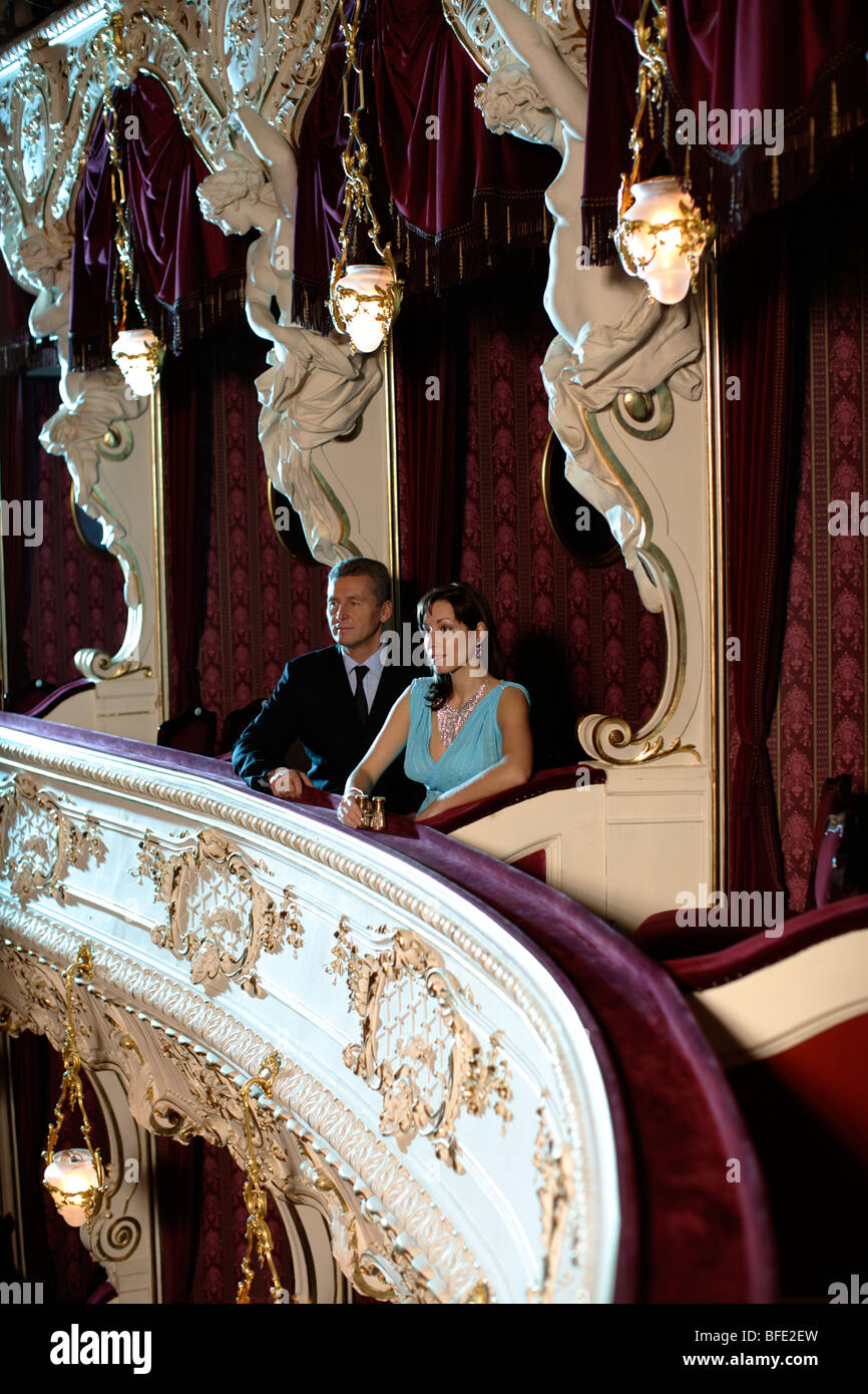 Couple dans le theatre opéra Banque D'Images