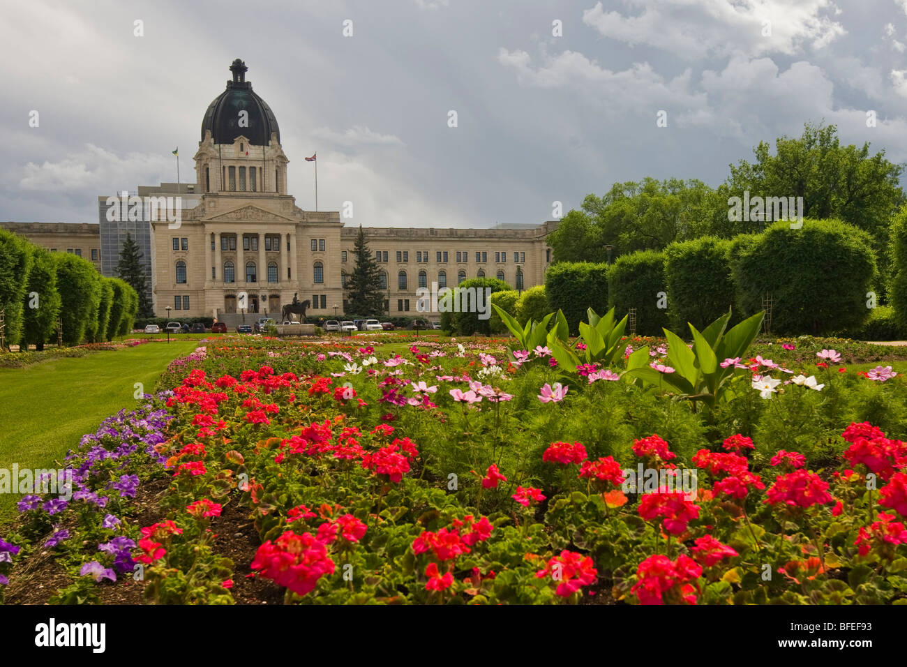 Les Jardins de la reine Elizabeth II et l'Édifice de l'Assemblée législative de Regina, Saskatchewan, Canada Banque D'Images