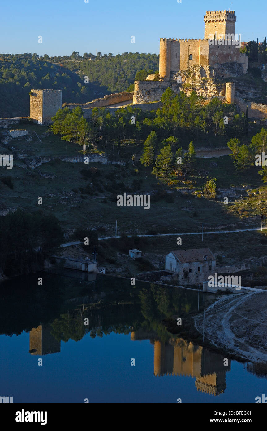 Marques de Villena château (aujourd'hui Parador Nacional, un hôtel géré par l'état), Alarcon. La province de Cuenca, Castille la Manche, Espagne Banque D'Images