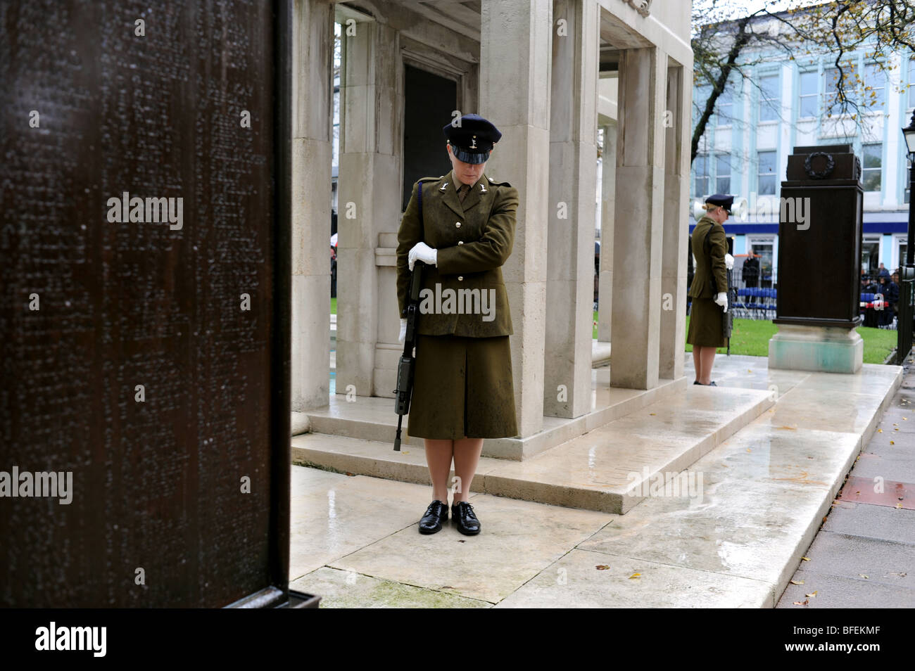 Les membres de 884 pays qui fournissent des signaux sous forme la garde d'honneur lors de l'acte de commémoration publique tenue à Brighton Monument commémoratif de guerre Banque D'Images