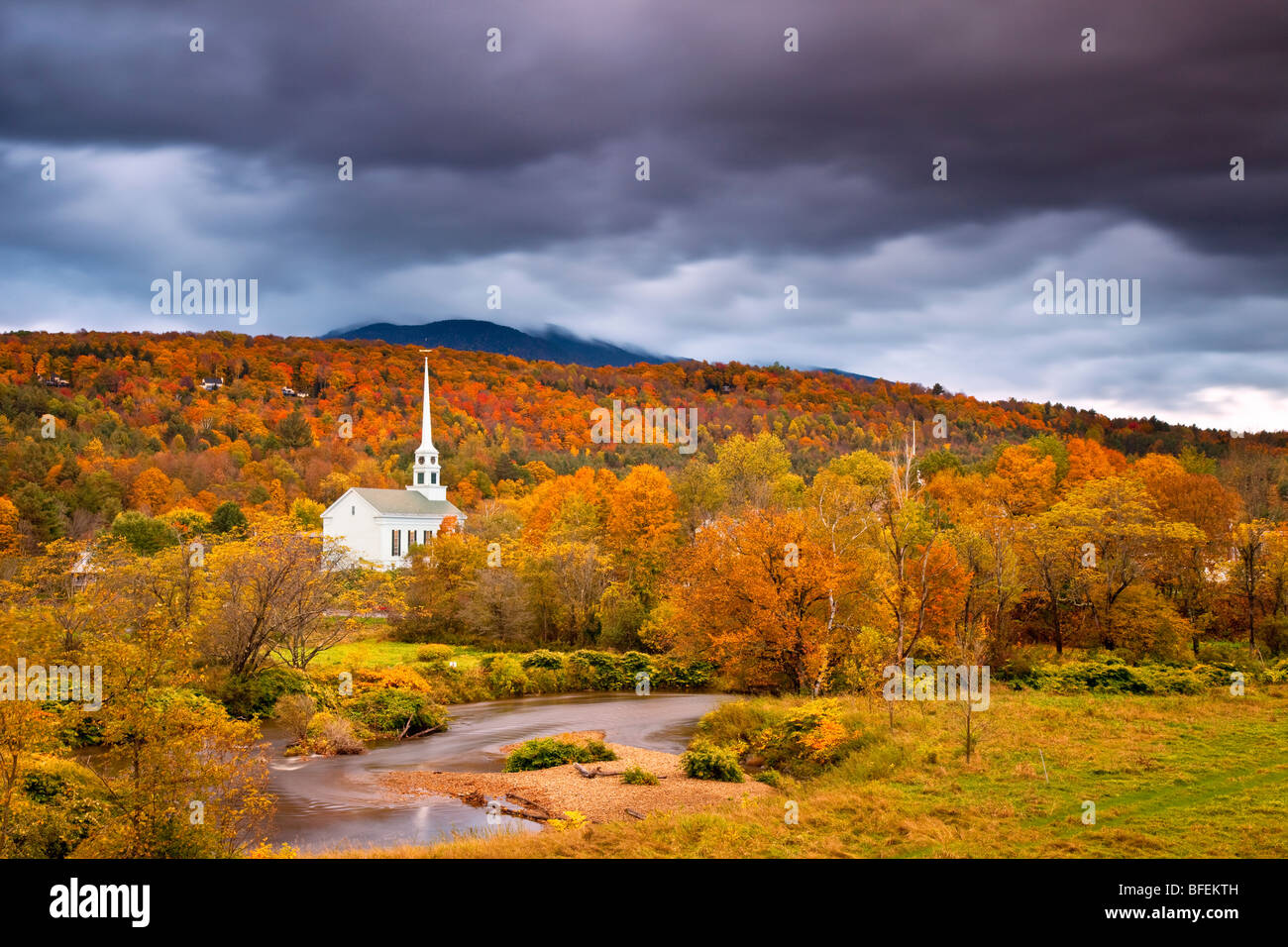 Vue d'automne de l'église communautaire - Stowe Stowe au Vermont USA Banque D'Images