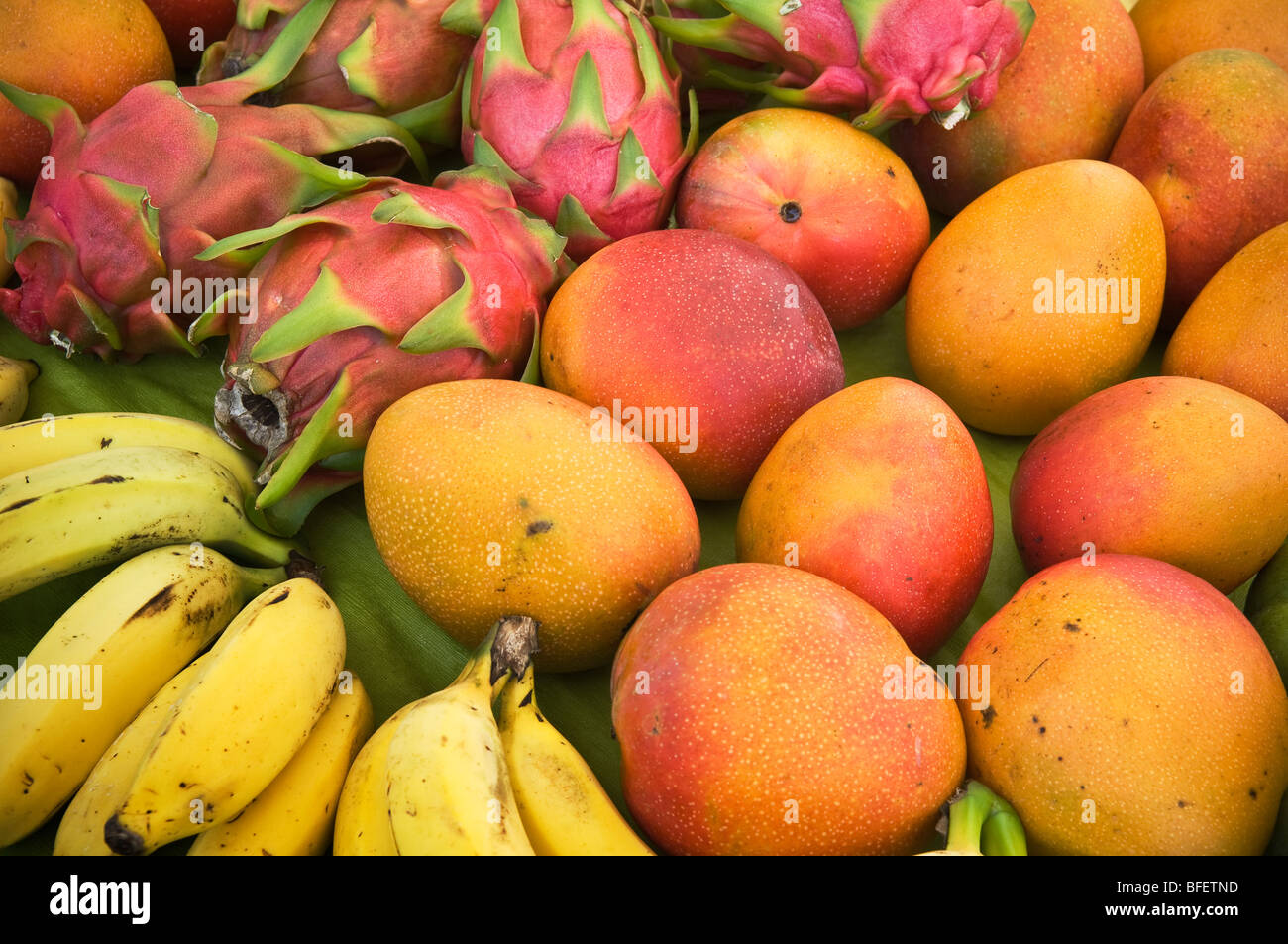 Fruits frais pour la vente à produire sur l'Autoroute, Hana Hana Coast, Maui, Hawaii. Banque D'Images