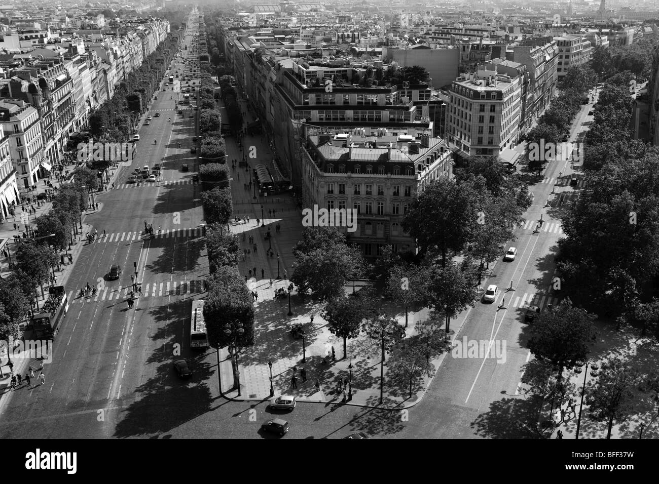 Vue de l'Arc de Triomphe. Le centre de la Place Charles de Gaulle. Paris. La France. Banque D'Images