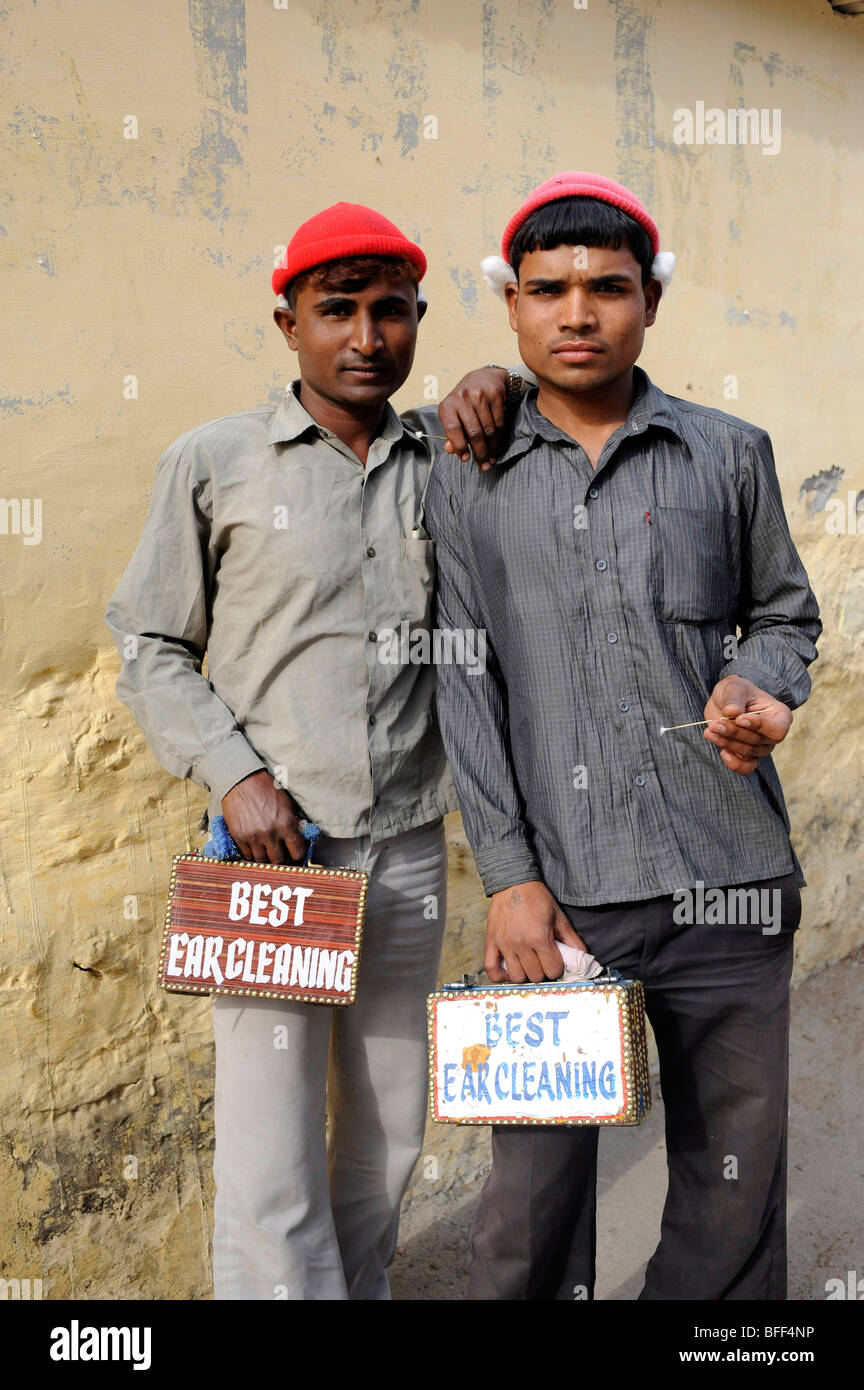 Nettoyage des oreilles Rishikesh Inde du Nord Banque D'Images