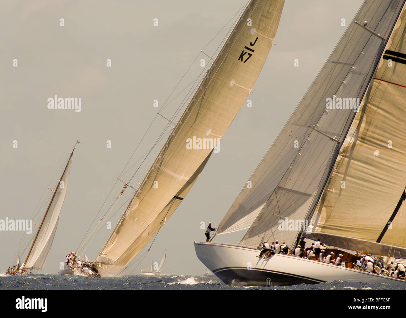 La classe j velsheda et ranger la concurrence dans l'antigua classic yacht regatta Banque D'Images