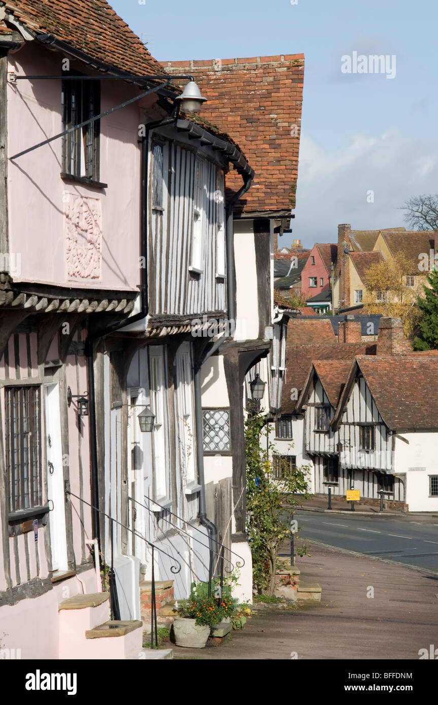Vieux jeu traditionnel français de maisons dans une rue de long Melford, Suffolk, Angleterre. Banque D'Images