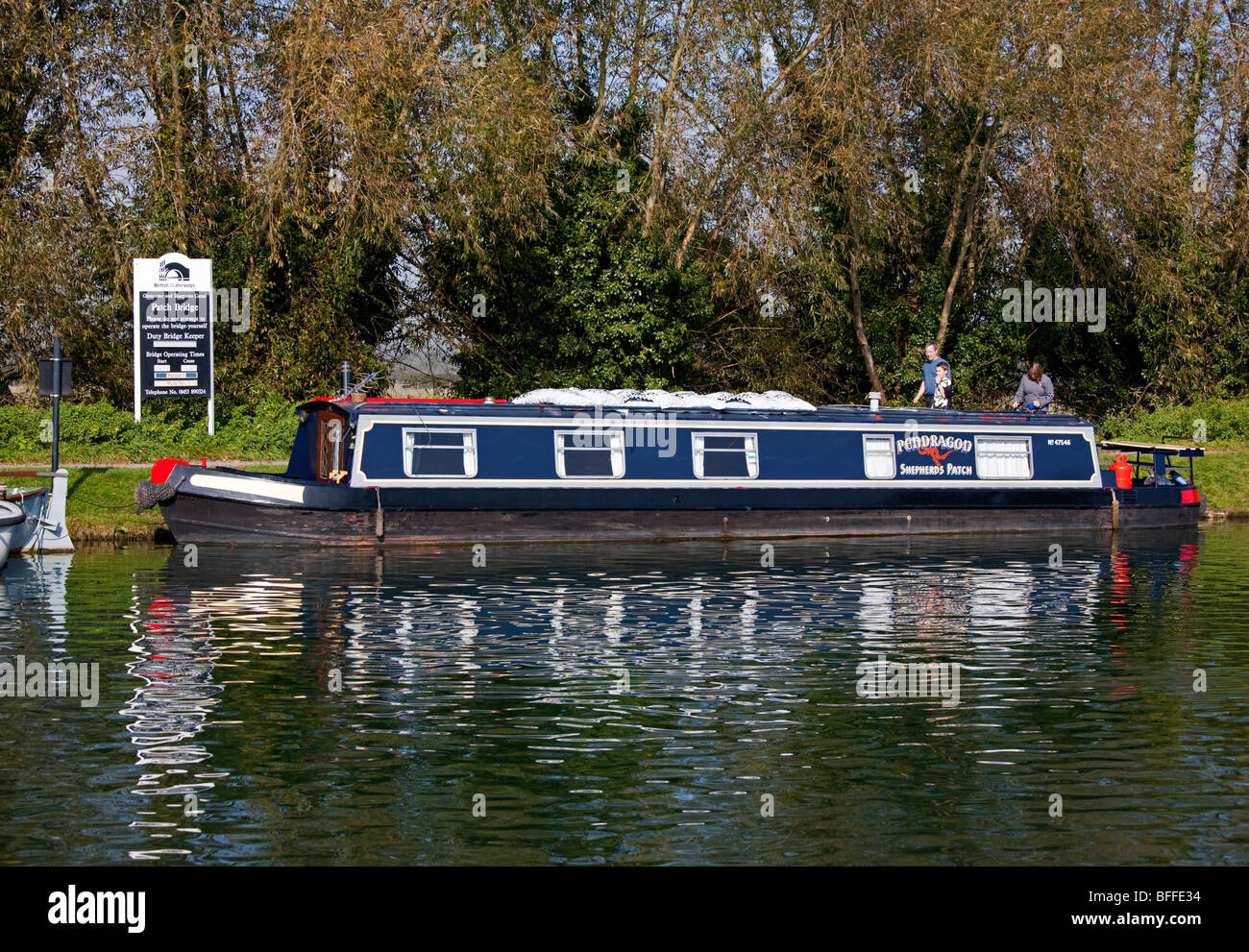 15-04 amarré près du pont Patch, Gloucester et la netteté du Canal, Slimbridge, Gloucestershire, Angleterre Banque D'Images