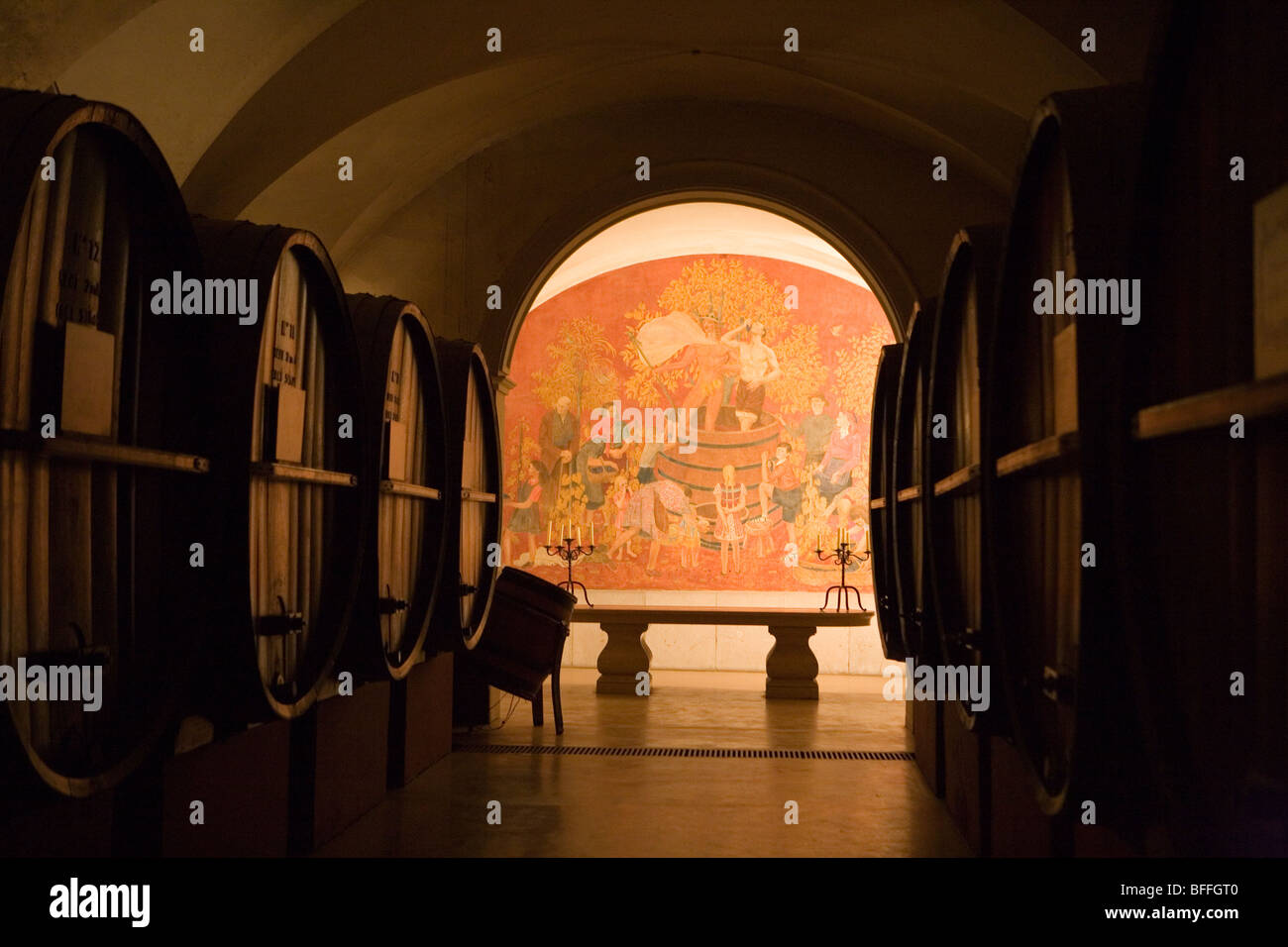 Cave au Patriarche Pere Et Fils, la plus grande cave à vins de Bourgogne Banque D'Images Cave au Patriarche Pere Et Fils, la plus grande cave à vins de Bourgogne Banque D'Images