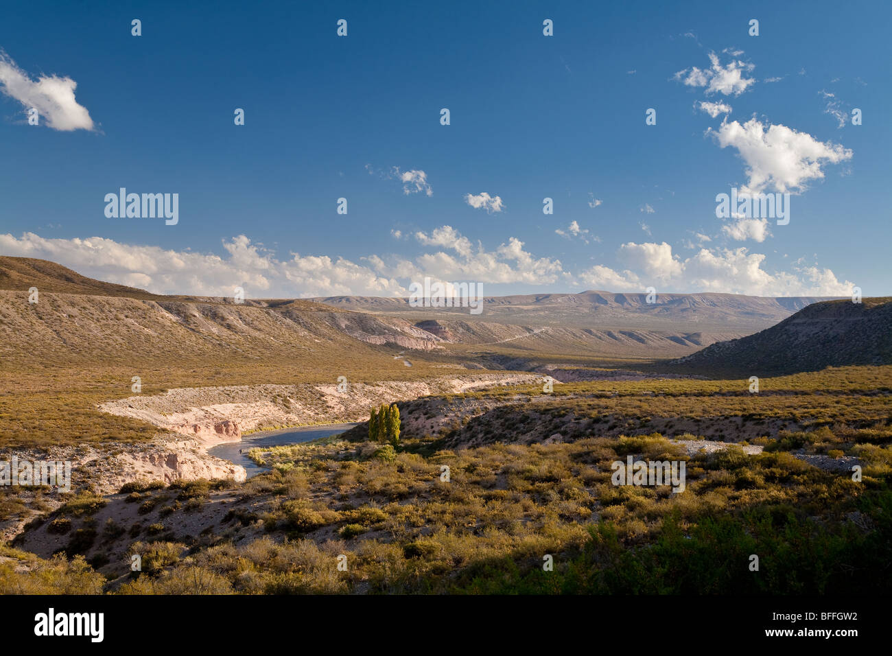Paysage sauvage dans le sud de la province de Mendoza, ex Ruta 40 entre San Rafael et Malargue, Argentine Banque D'Images