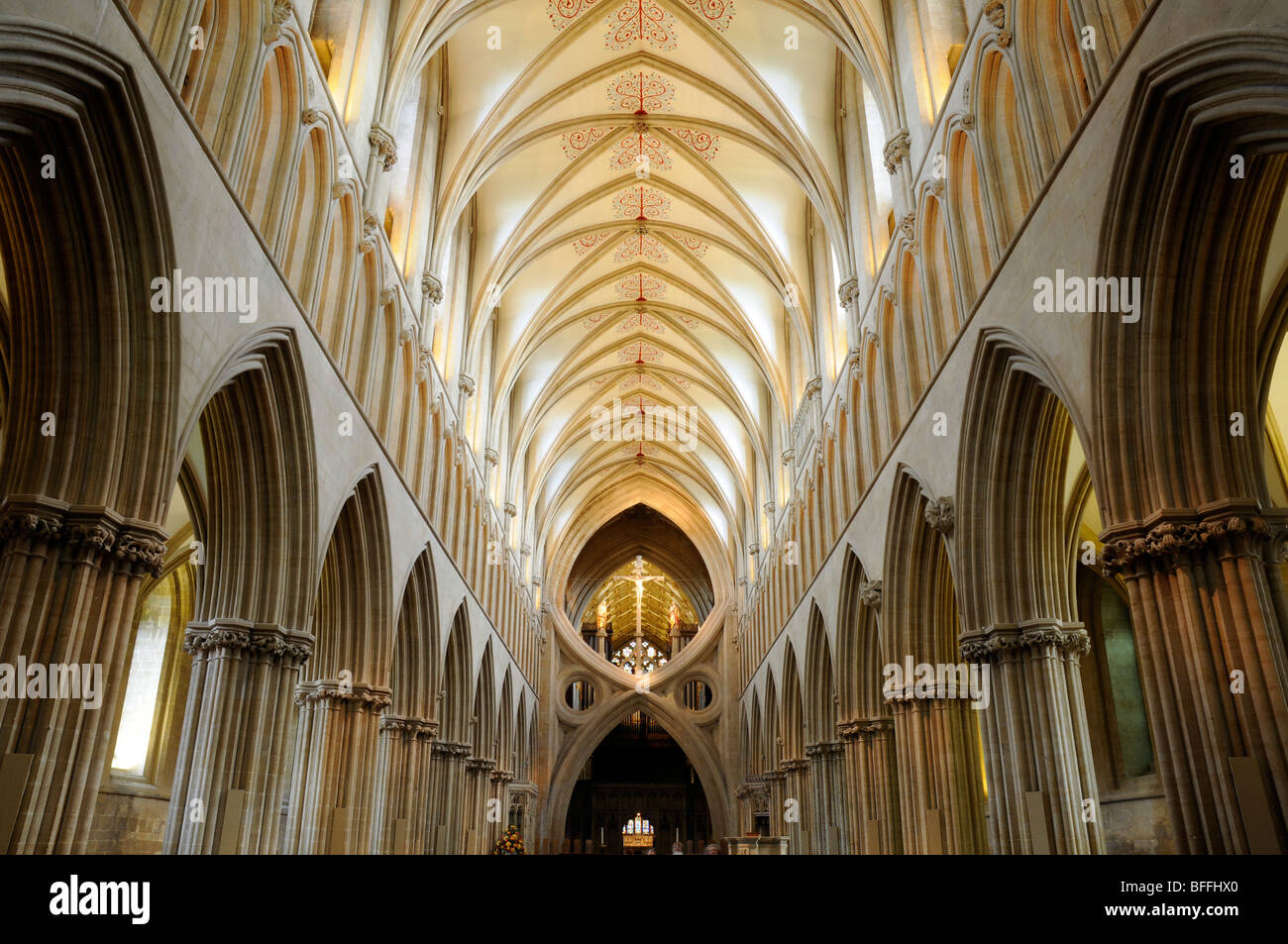 Arches à ciseaux et le toit de la cathédrale de Wells, England, UK Banque D'Images