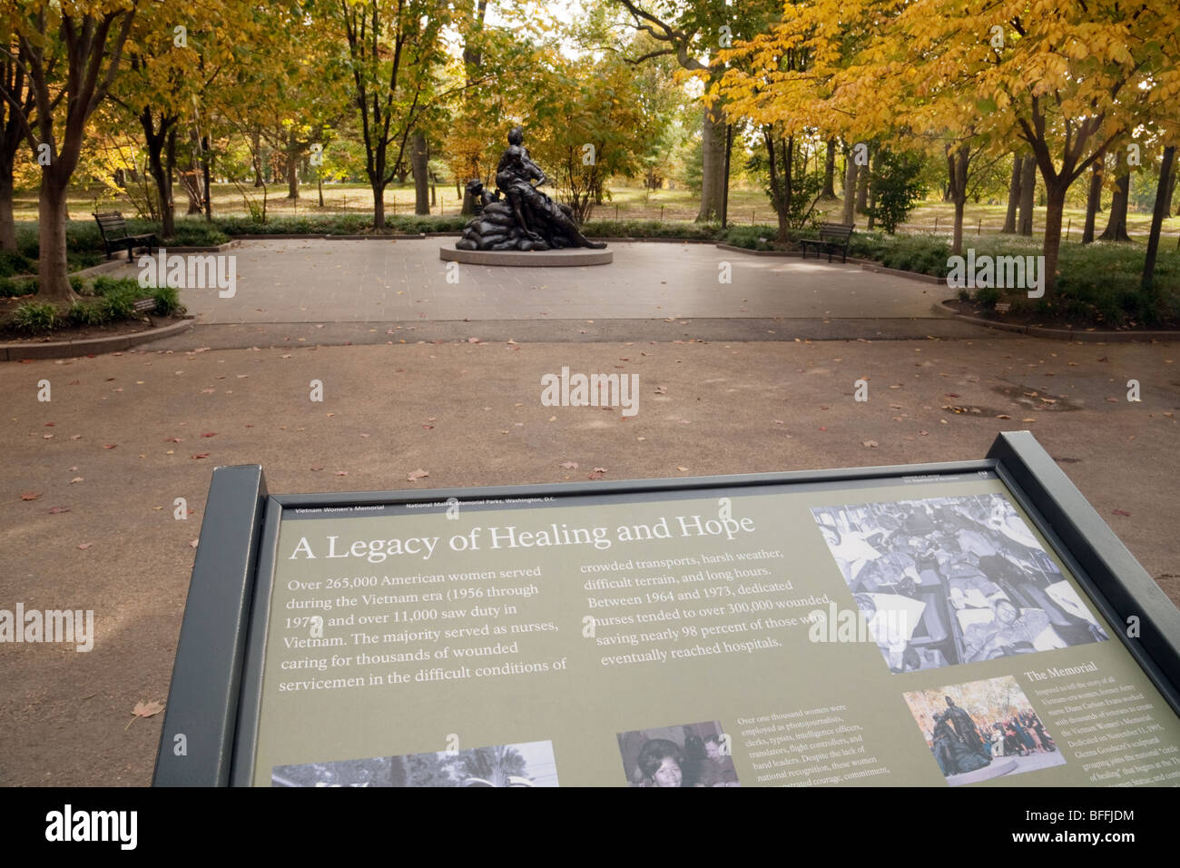 Les femmes du Vietnam veterans War Memorial, Washington DC USA Banque D'Images