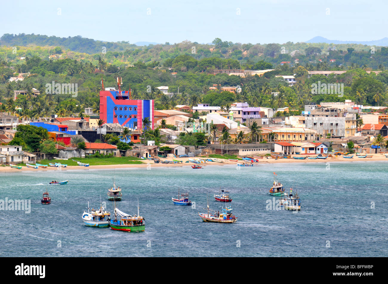 Trincomalee, Sri Lanka, vue donnant sur le port de la ville de Trinco, Sri Lanka Banque D'Images