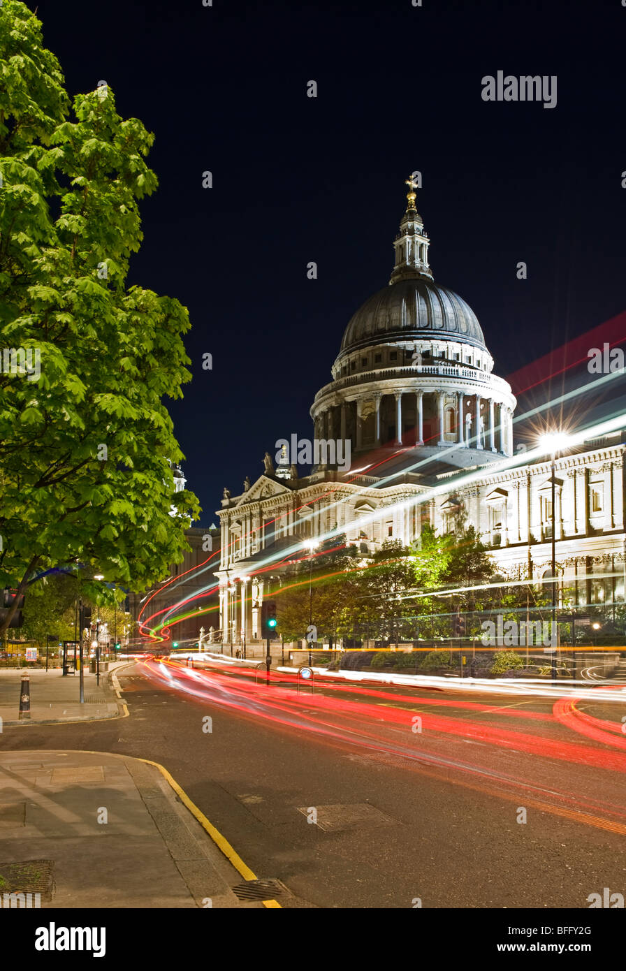 La Cathédrale St Paul la nuit, Londres, Angleterre, Royaume-Uni Banque D'Images