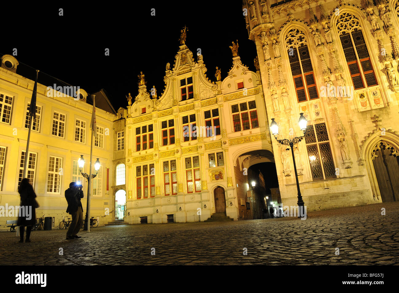 La place Burg Bruges de nuit en Belgique Europe Banque D'Images