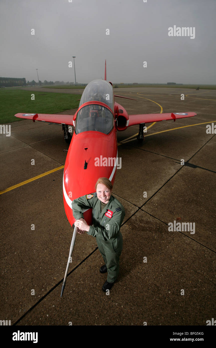 Première femme pilote au sein de l'équipe de la RAF Les flèches rouges, Kirsty Moore. Banque D'Images