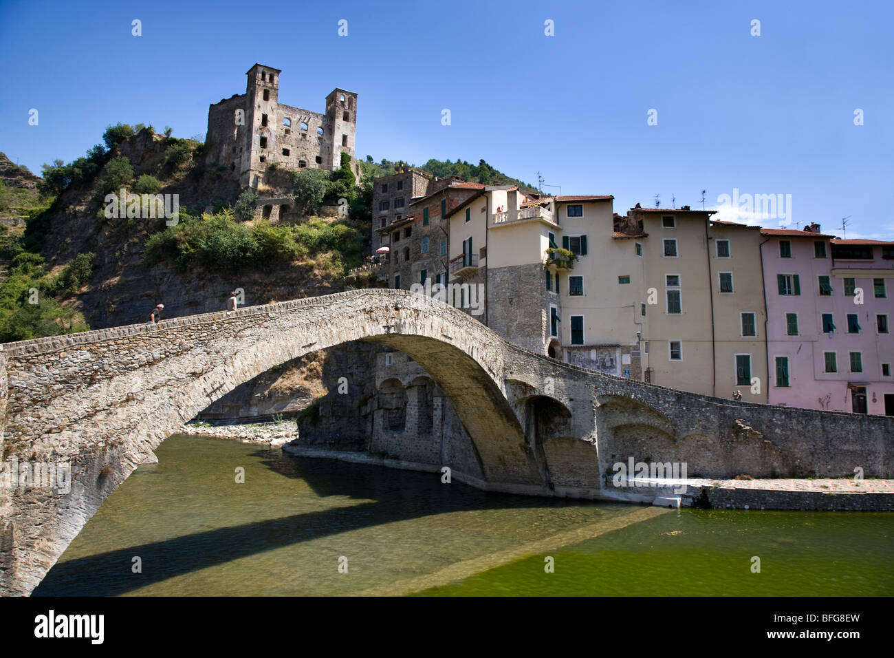 Pont à Dolceacqua, ligurie, italie Banque D'Images
