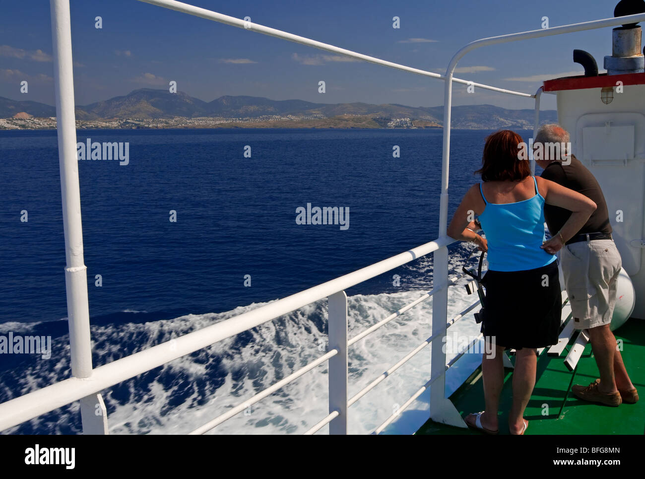 Les passagers de ferry au large de la côte de la Turquie près de Bodrum, dans la mer Égée Banque D'Images