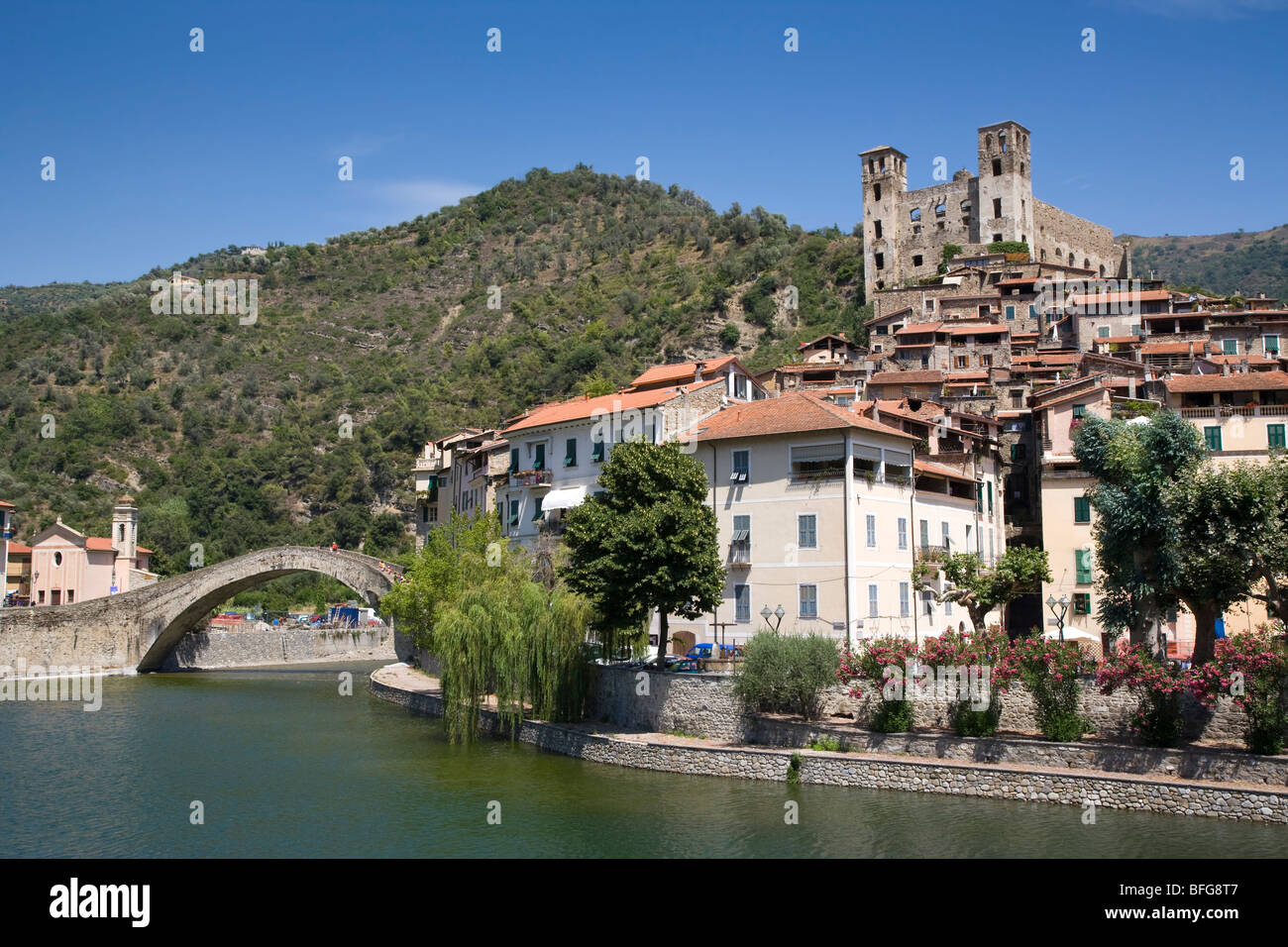 Pont à Dolceacqua, ligurie, italie Banque D'Images