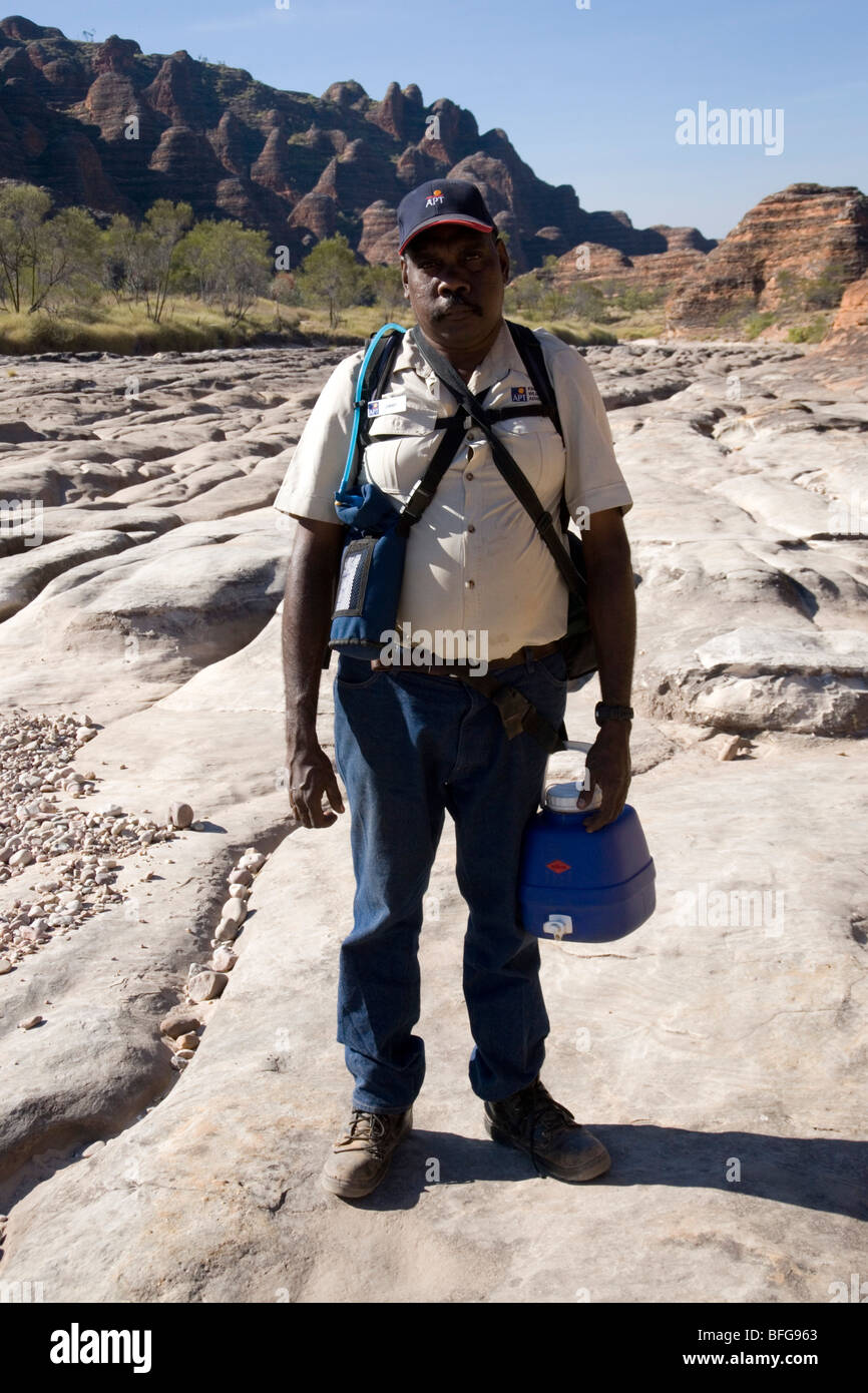 Jimmy Coombes, les guide à la gamme de Bungle Bungle le Parc National de Purnululu Australie Occidentale Banque D'Images