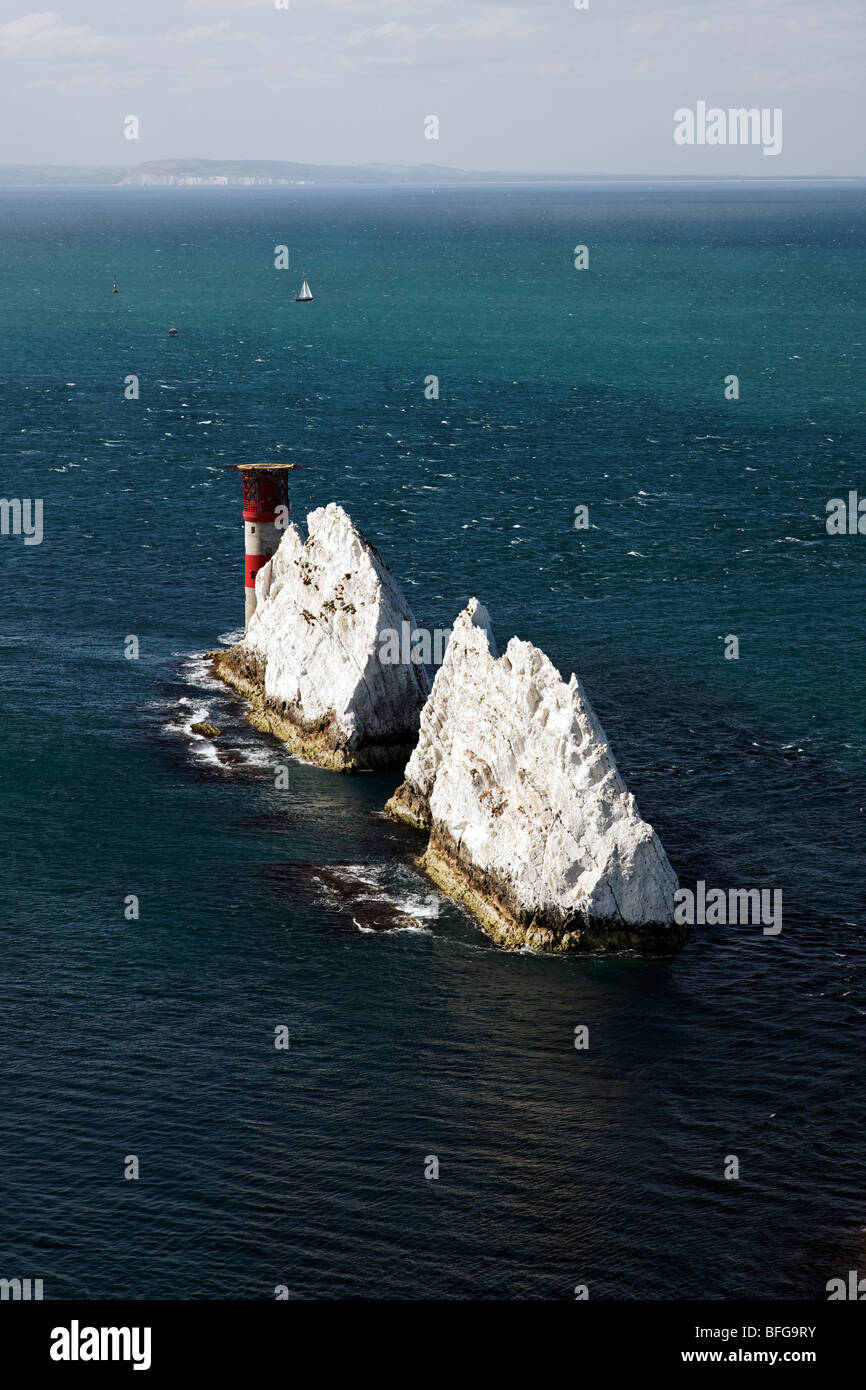 Une vue sur les aiguilles et le phare sur l'île de Wight Banque D'Images