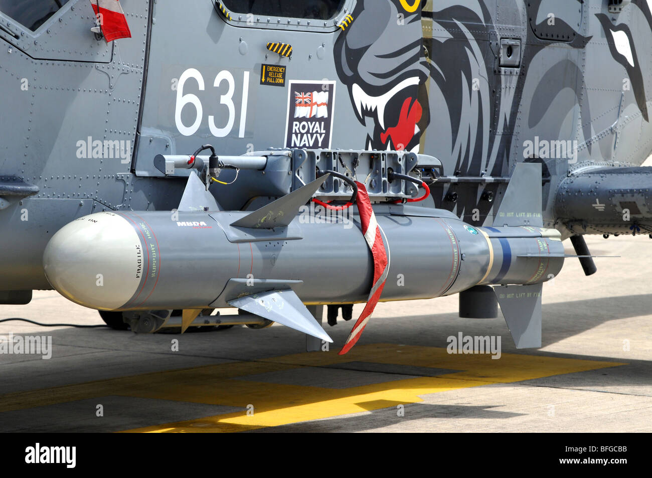 Sea Skua anti-surface missile sur un hélicoptère Lynx de la Marine royale Banque D'Images