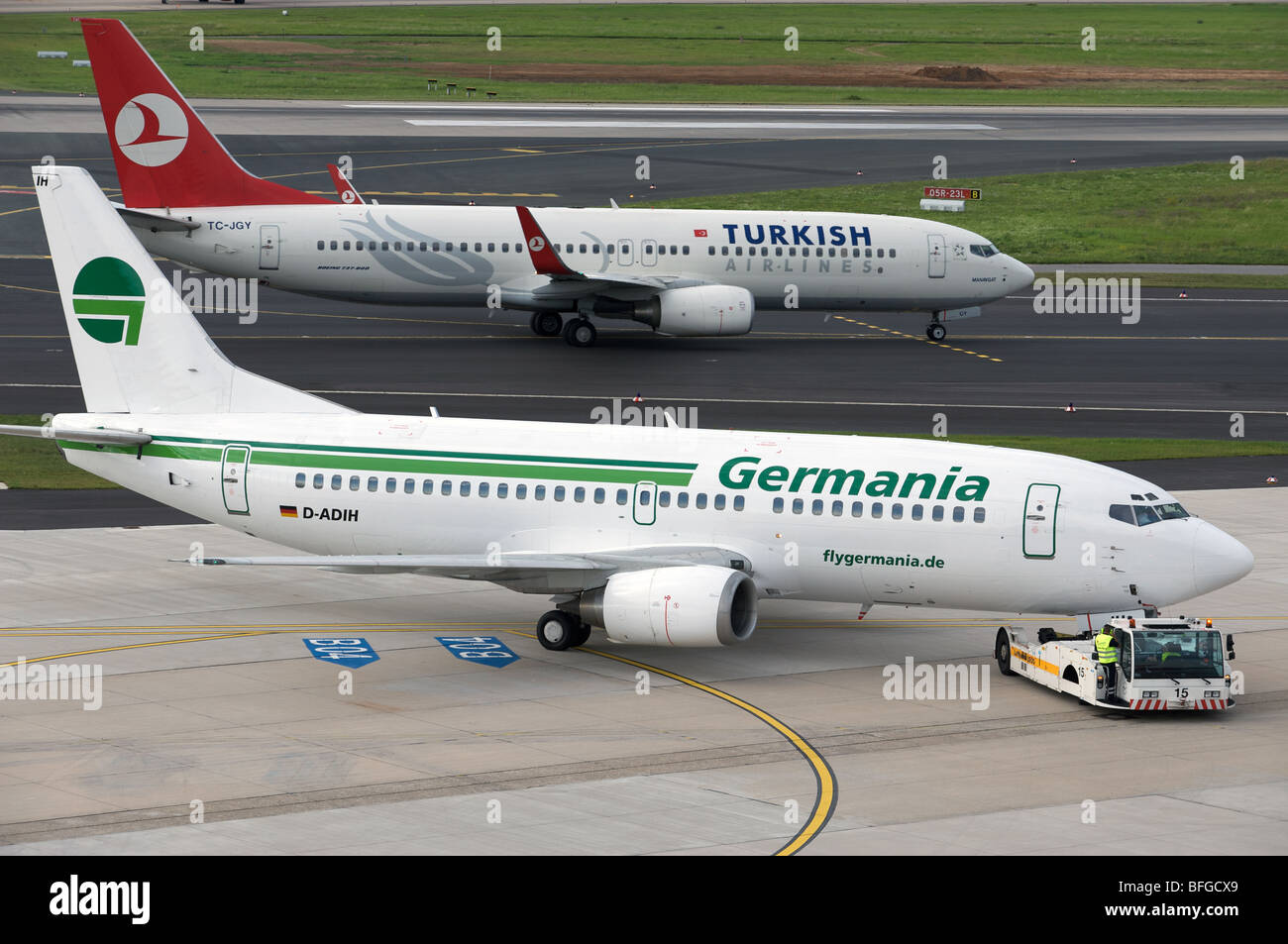 Et Germania Boeing 737 Turcs, avions de l'Aéroport International de Düsseldorf, Allemagne. Banque D'Images